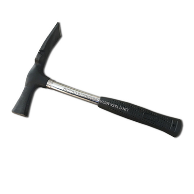 El martillo del albañil de la herramienta de la albañilería con forma del cincel