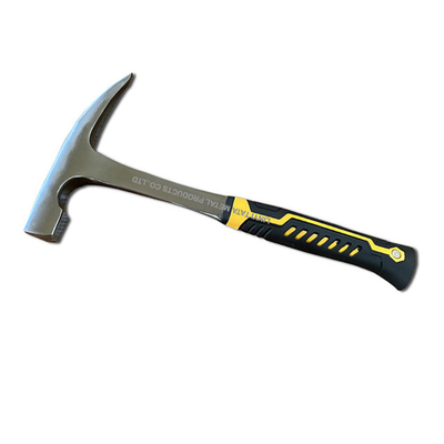 El martillo del albañil de la herramienta de la albañilería con el martillo acentuado del albañil de la extremidad