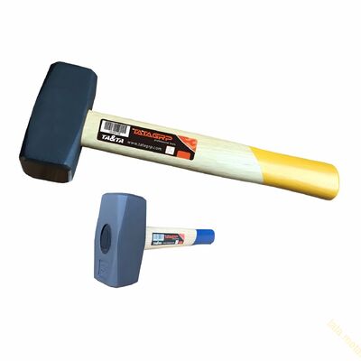 martillo de piedra con mango de madera